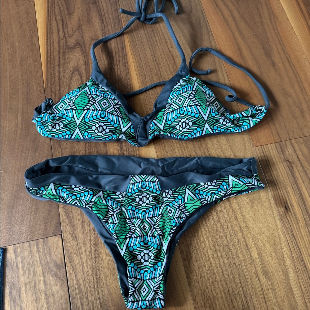 Chic Geometric Bikini Set in Blue and Green